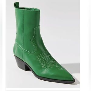 NEW! Steve Madden Kendal Green Boots